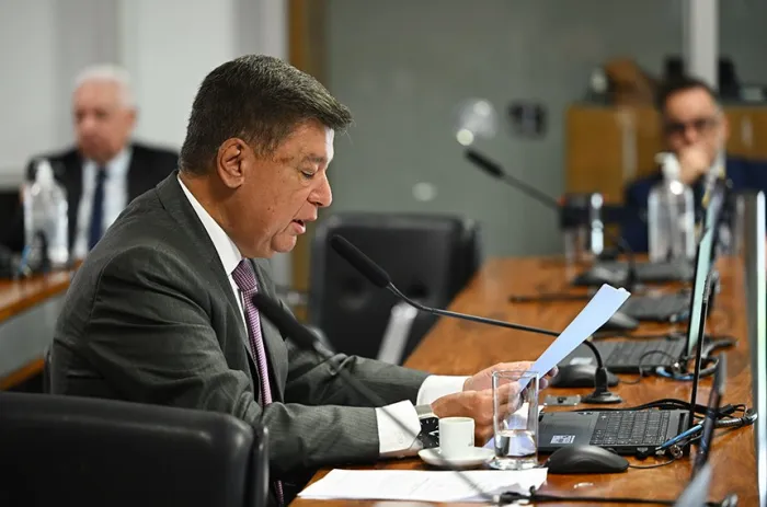 O senador Carlos Viana relatou os projetos - Foto: Saulo Cruz/Agência Senado