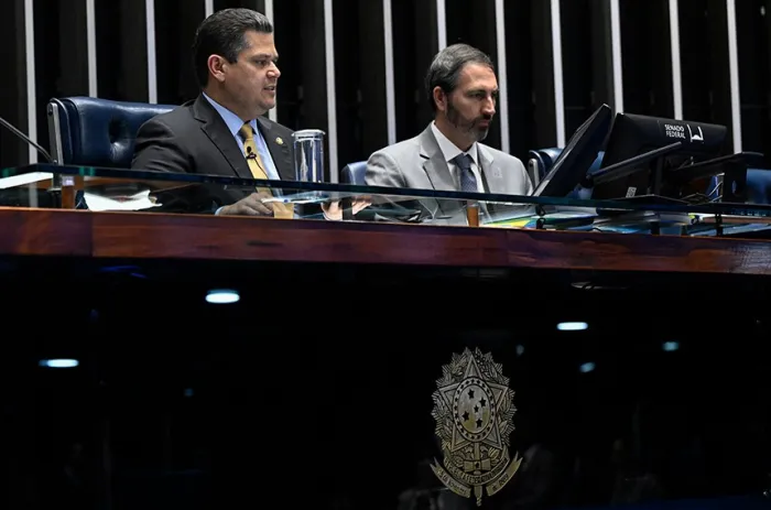 Davi Alcolumbre preside a sessão deliberativa de terça-feira (11) - Foto: Carlos Moura/Agência Senado
