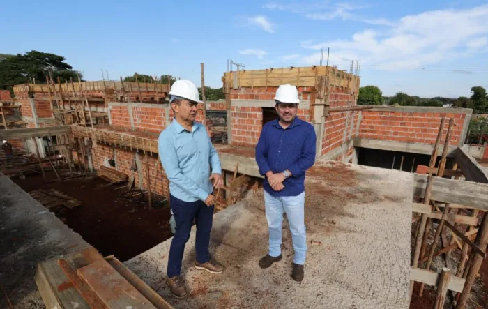 Prefeito e equipe técnica vistoriam andamento da obra da UBS do Jardim dos Estados: novo padrão de qualidade adotado pela prefeitura com ambientes modernos e planejados- Fotos: A. Frota