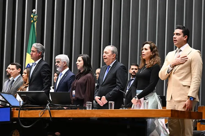 Sessão solene do Congresso pelos 35 anos da TV Asa Branca foi presidida por Humberto Costa - Foto: Saulo Cruz/Agência Senado