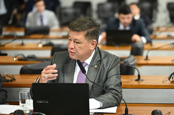 O senador Carlos Viana aprovou o projeto - Foto: Saulo Cruz/Agência Senado
