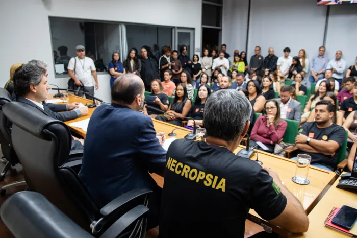 Profissionais da necropsia são homenageados em sessão solene na CLDF