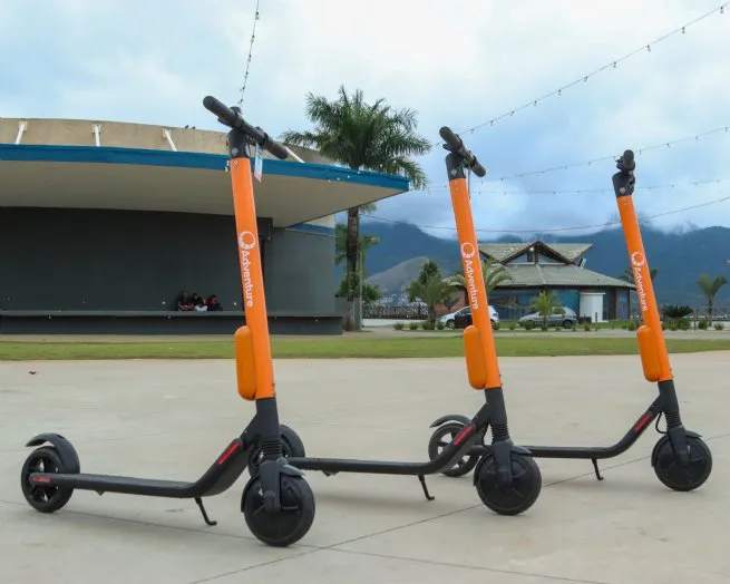 Moradores e turistas ganham nova opção de mobilidade com 250 patinetes elétricos em São Sebastião