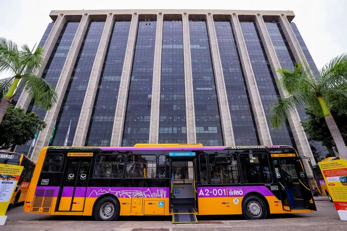 Prefeitura apresenta novos ônibus do Sistema RIO, que começam a circular neste mês na Zona Oeste