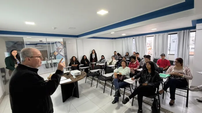 Projeto Rumos oferta orientação profissional e suporte psicológico a jovens que vão ingressar no mercado de trabalho