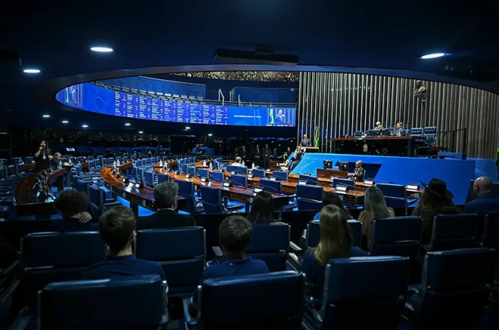 O Plenário do Senado nesta quarta-feira. O projeto prevê o uso imediato de medicamentos trombolíticos em unidades de pronto atendimento (UPAs) - Foto: Ton Molina/Agência Senado
