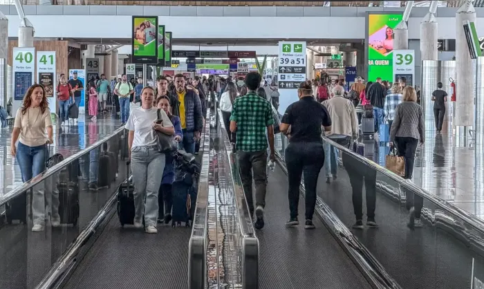 Setor de serviços fica estável em junho e sobe 2% no 1º semestre