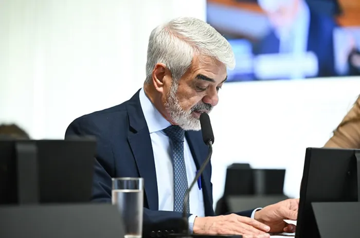 Humberto Costa leu o relatório de Flávio Arns para o PL 3.878/2024; texto segue para a Câmara dos Deputados - Foto: Saulo Cruz/Agência Senado
