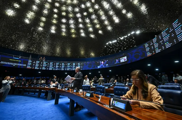 Senado deve votar nesta quarta projeto que reduz imposto de combustíveis