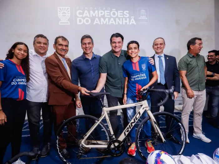 Leo Bezerra fortalece Campeões do Amanhã com kits esportivos para mais de duas mil crianças