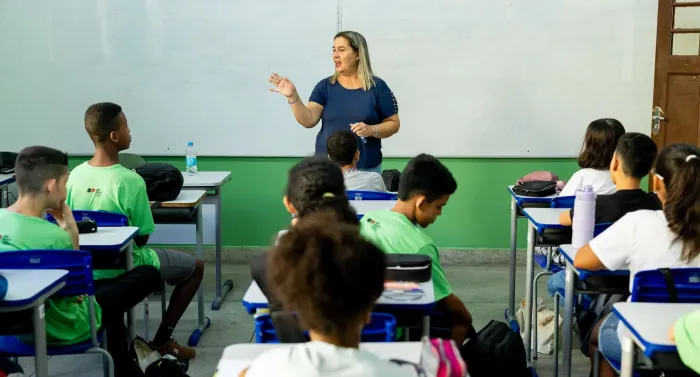 Mais de 160 mil candidatos fazem neste domingo (16) provas do processo seletivo simplificado para professores do Ensino Fundamental e Médio
