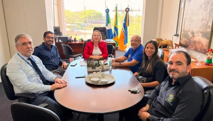 Vereadora Liandra, representantes dos profissionais de Educação Física, Jonimar Guimarães, Eriobaldo Pimentel e Ana Cláudia e advogados Carlos Pimentel e Fernando Baraúna