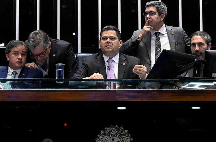 Davi preside sessão deliberativa do Plenário à tarde, depois de se reunir com o presidente da República, de manhã - Foto: Ton Molina/Agência Senado