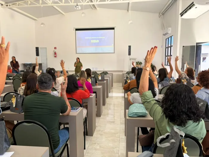 Smed promove formação com coordenadores dos anos iniciais e celebra resultado positivo do Ideb 2025