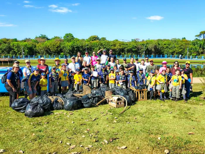 Mutirão de limpeza é realizado no Lago Harri Müller em Lucas do Rio Verde