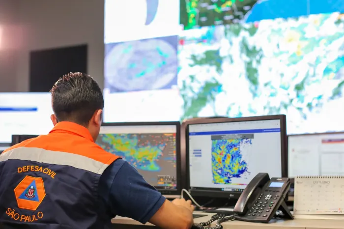 Defesa Civil de SP emite quatro alertas severos de chuva neste sábado; veja regiões
