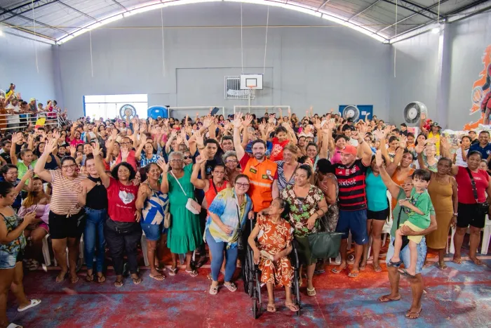 Prefeitura entrega kits humanitários a famílias afetadas pelas chuvas