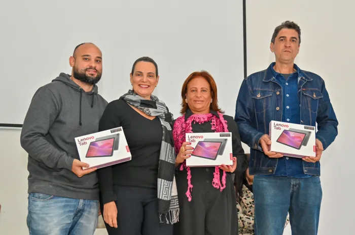 Escolas da Rede Municipal recebem 1.400 tablets para ampliar o uso do Diário de Classe Digital