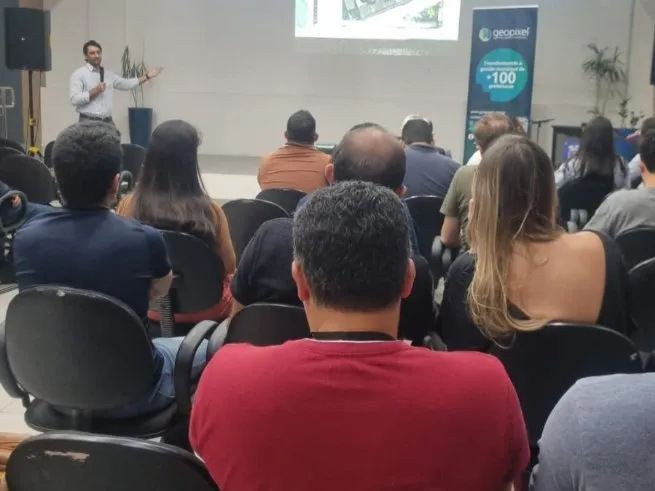 Prefeitura de São Sebastião apresenta sistema de georreferenciamento a servidores e secretários