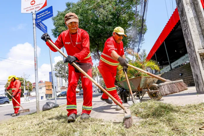 Emlur reforça ações de conservação e limpeza em João Pessoa, nesta terça-feira