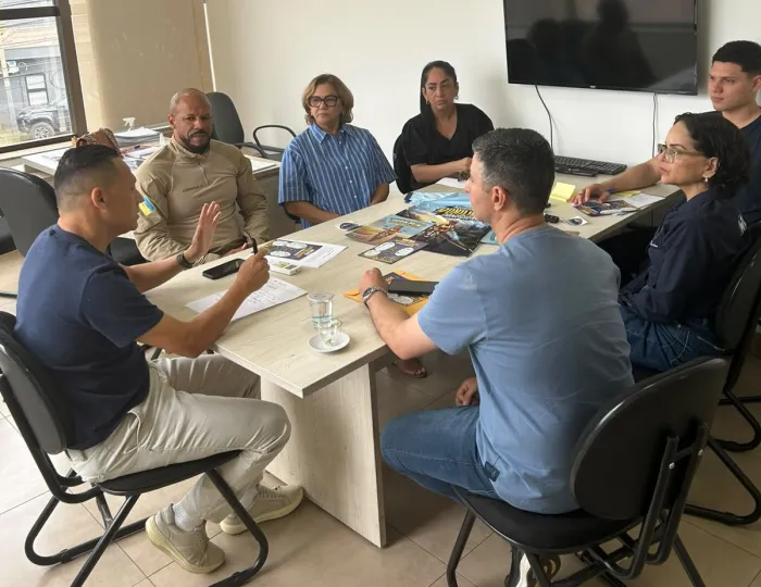 Reunião nesta terça-feira definiu detalhes do curso voltado à capacitação de alunos para a condução segura de equipamentos de mobilidade autopropelidos em vias públicas.Divulgação/Assecom