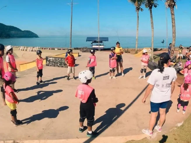 Projeto da ONG Skate Salva oferece aulas gratuitas para jovens de 5 a 17 anos em Barra do Una