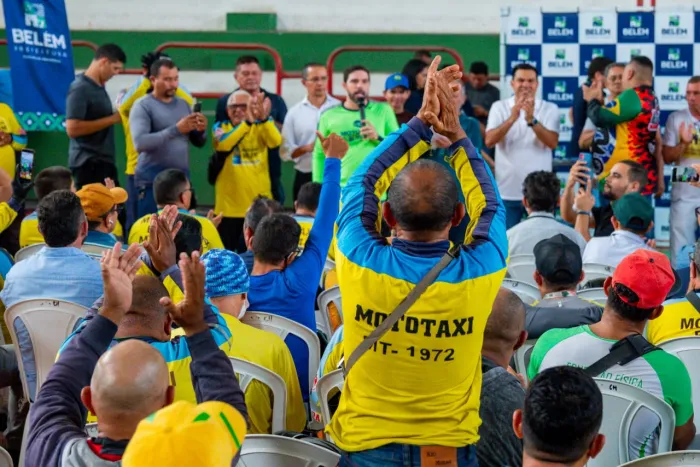 Prefeito assina PL que perdoa R$ 8 milhões em dívidas de mototaxistas