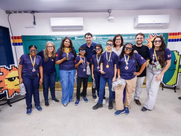 Leo Bezerra premia alunos vencedores do Torneio Pessoense de Robótica que representarão João Pessoa em competições nacionais e regionais