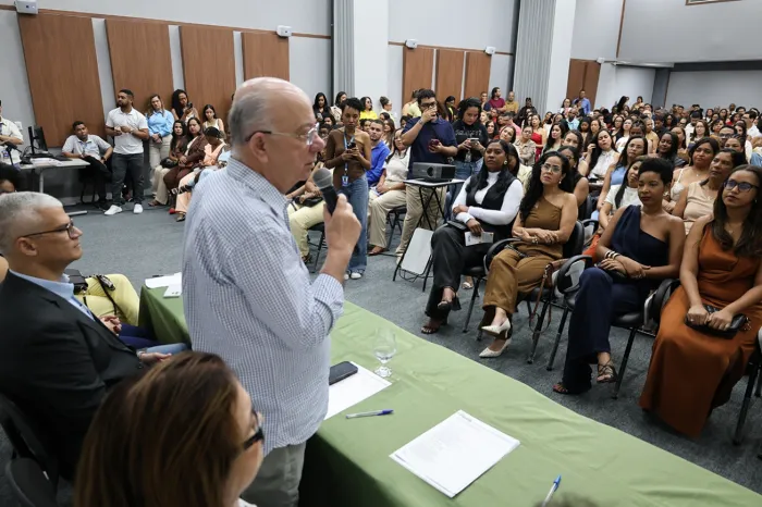 Prefeitura de Feira reforça efetivo da educação empossando mais 128 professores concursados