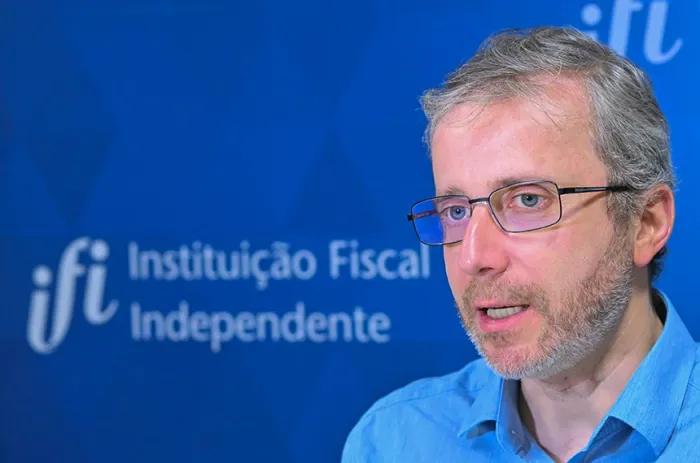 Alexandre Andrade, diretor da IFI, concede entrevista sobre o Relatório de Acompanhamento Fiscal de agosto - Foto: Ton Molina/Agência Senado