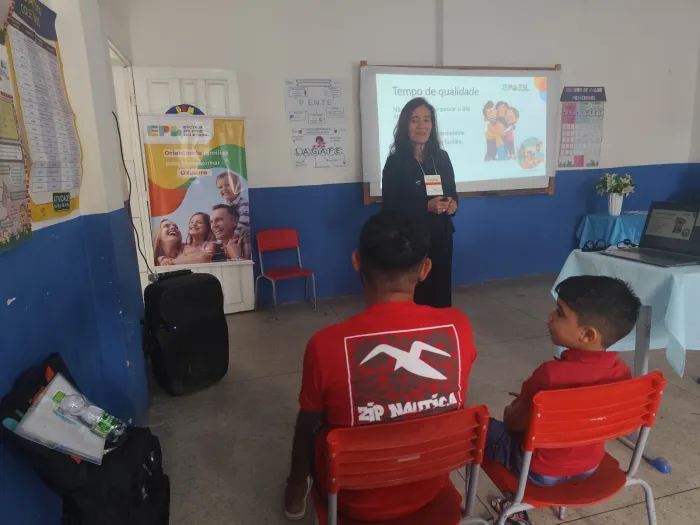 Projeto Roda de Conversa nas Escolas promove reflexão sobre a importância da presença dos pais