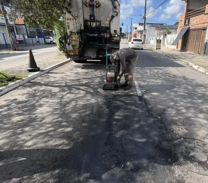 Seinfra segue com serviços na malha viária e conclui a semana com ações em 48 bairros da Capital