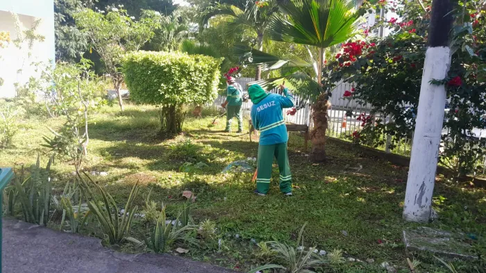 Sesuz realiza serviços de zeladoria no Centro de Referência da Pessoa Idosa e na Praça Renê Galvão