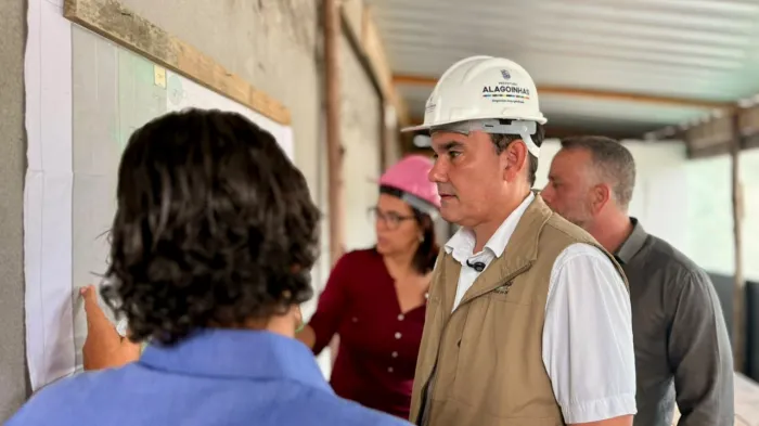 Gustavo Carmo visita obra da UBS da Calu e acompanha execução do projeto