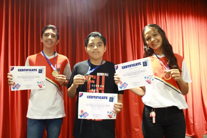 Rede Municipal de Ensino premia mais de 45 alunos e professores com destaque na Olimpíada Brasileira de Língua Inglesa