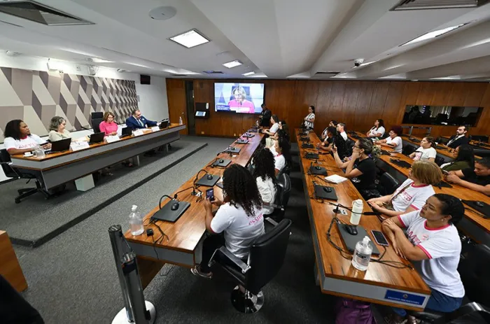 Damares Alves presidiu audiência sobre política de assistências às mulheres que implantaram o contraceptivo permanente Essure, da Bayer, que foi banido no Brasil após eventos adversos graves - Foto: Saulo Cruz/Agência Senado