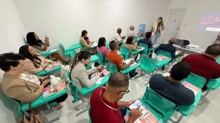 Alagoinhas e Sebrae capacitam comerciantes para fortalecer vendas presenciais e digitais