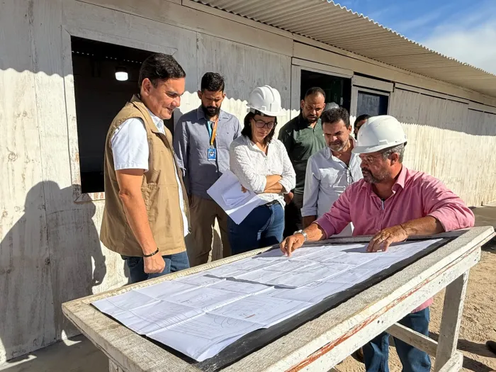 Gustavo Carmo acompanha obras de escola e creche no Santa Terezinha