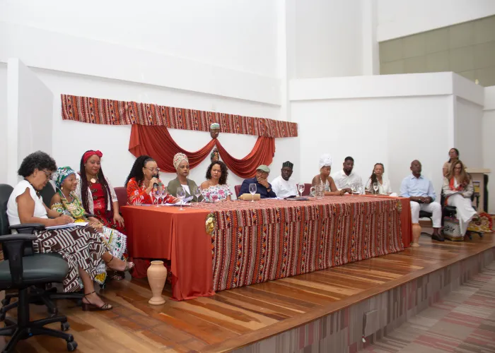21/8/20260 - Seminário Conexões Brasil–África fortalece letramento racial e valorização da ancestralidade em Lauro de Freitas