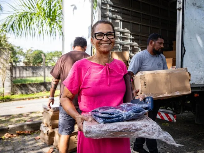 Prefeitura de São Sebastião conclui entrega novos kits de trabalho para ambulantes das praias