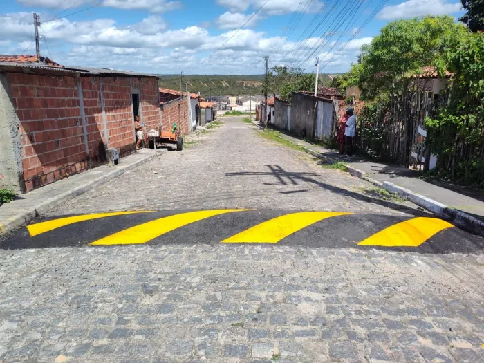 Novos redutores de velocidade recebem sinalização em diferentes pontos de Alagoinhas