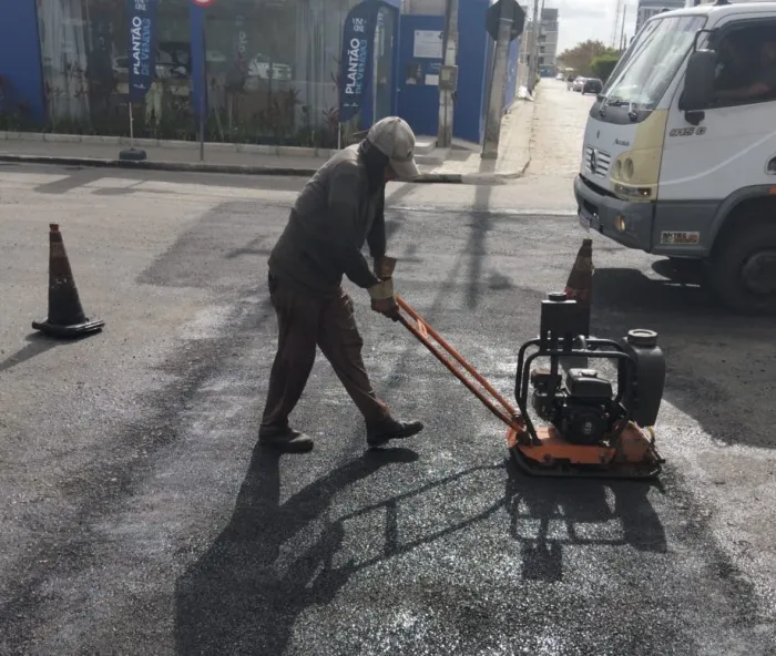 Prefeitura realiza serviços da operação tapa-buraco em 47 bairros de João Pessoa nesta quarta-feira