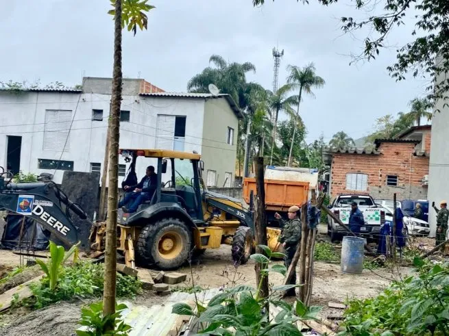 Polícia Ambiental do Estado conduz fiscalização em estruturas irregulares na Baleia Verde