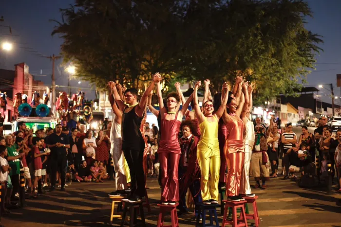 Trupe Pernambuco Meu País leva cortejo cultural às ruas de Caruaru nesta quinta-feira (27/08)