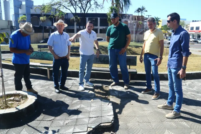 Prefeitura de Sinop inicia trabalho de recuperação da Praça Plínio Callegaro