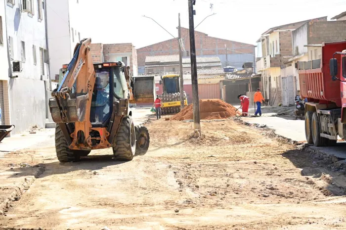 Secretaria Municipal de Infraestrutura Urbana prepara via no bairro Patagônia para recapeamento asfáltico