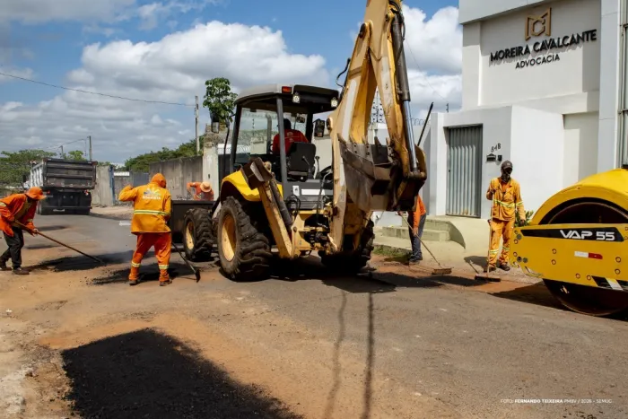 Operação Tapa-Buraco reforça manutenção de vias da cidade