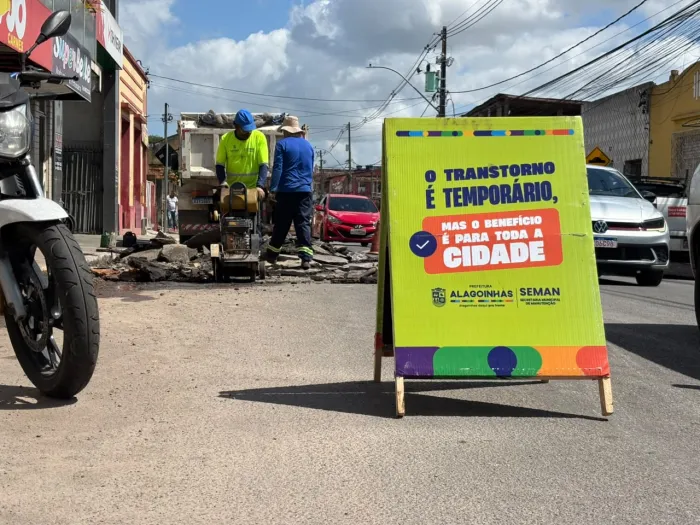 Prefeitura de Alagoinhas intensifica operação tapa-buraco em vias do Centro