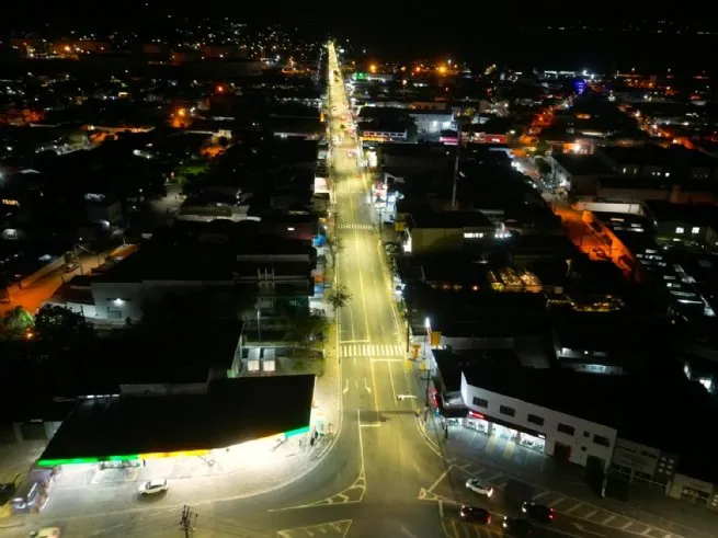 Ilumina São Sebá avança e começa a transformar a iluminação da principal avenida de São Sebastião