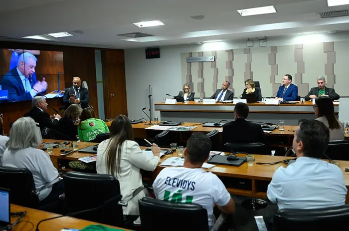 Audiência sobre uso de Elevidys no tratamento da Distrofia Muscular de Duchenne foi presidida por Damares Alves - Foto: Carolina Curi/Agência Senado